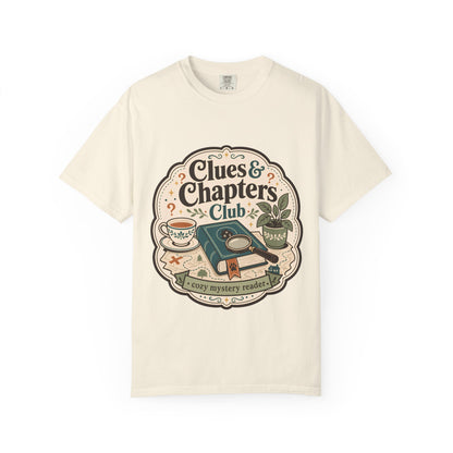Clues & Chapters Club – Cozy Mystery Reader T-Shirt