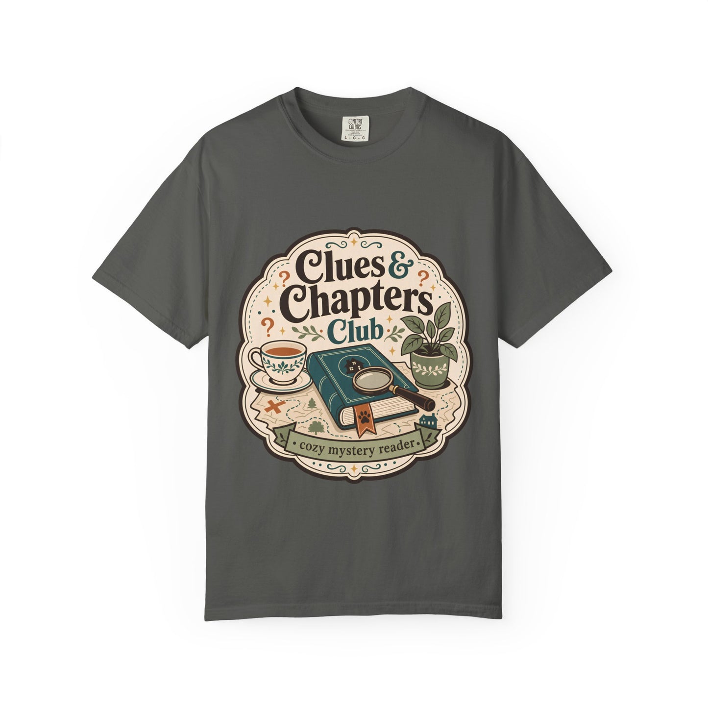 Clues & Chapters Club – Cozy Mystery Reader T-Shirt