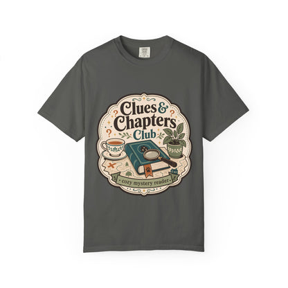 Clues & Chapters Club – Cozy Mystery Reader T-Shirt